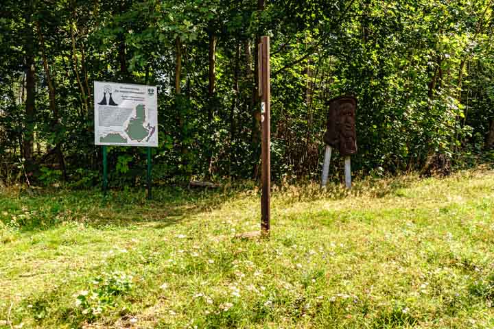 Sagentafel zum zweiten Einstieg in den Rundwanderweg
